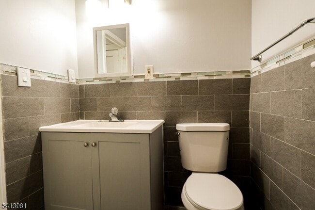 Building Photo - 19 Poe Ave