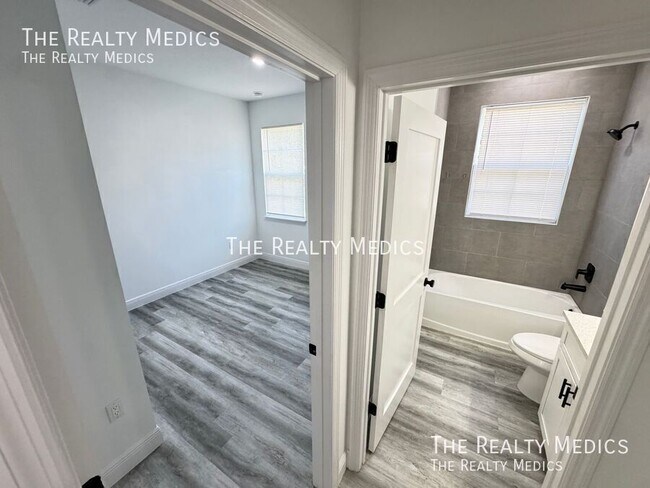 Building Photo - 310 Dogfish Way