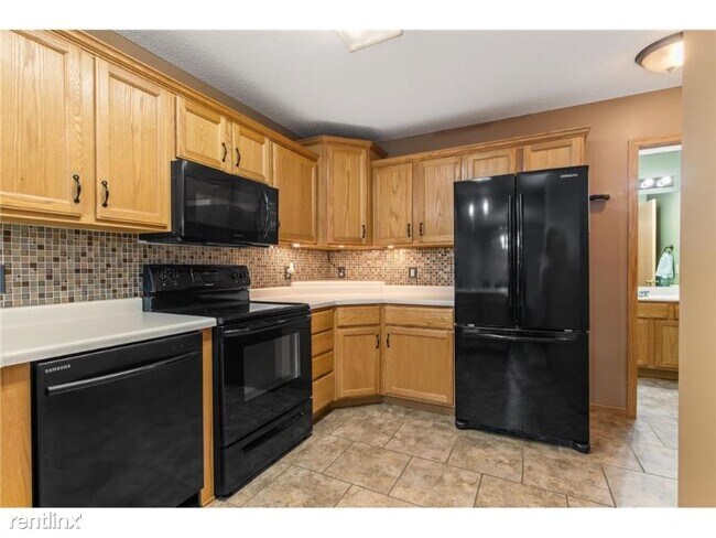 Building Photo - 2 br, 2 bath Townhome - 2056 Willow Cir