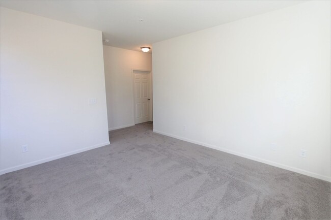 Building Photo - BEAUTIFUL 3BD 2.5 BTH Apartment home RAINT...