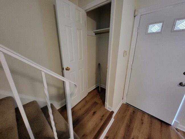 Building Photo - 3 Bed w/ Finished Basement