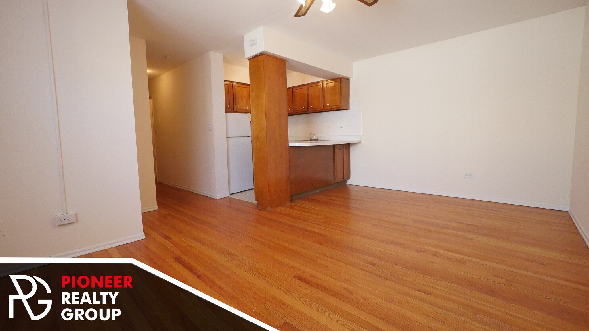 Building Photo - 524 W Oakdale Ave