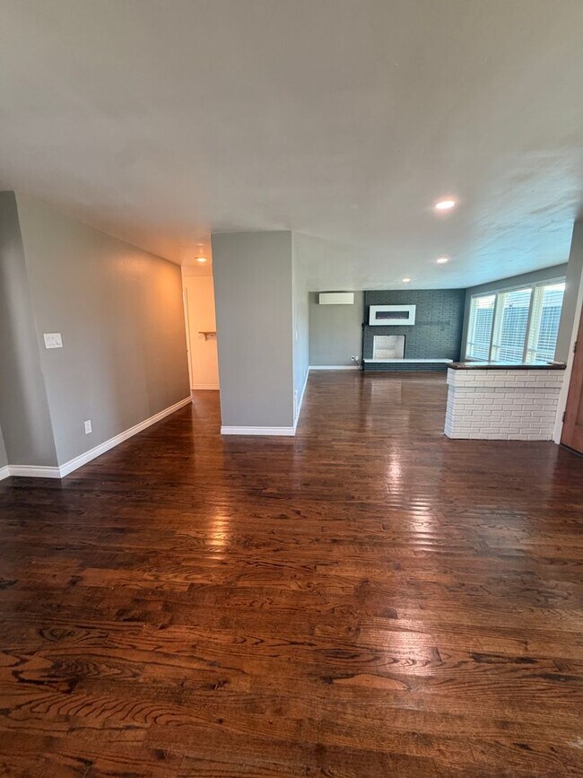 Building Photo - 4-Bedroom 4-Bathroom home with attached Studio apartment