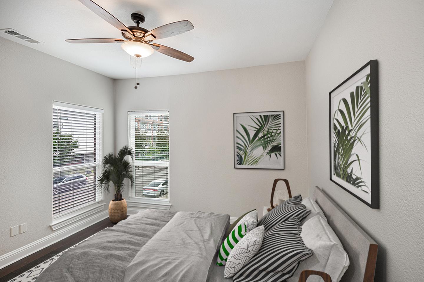 Building Photo - Gorgeous M Streets townhome with great rooftop deck