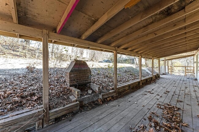 Building Photo - Lakeside Charm: Cozy 2-Bedroom Duplex in Rogers!