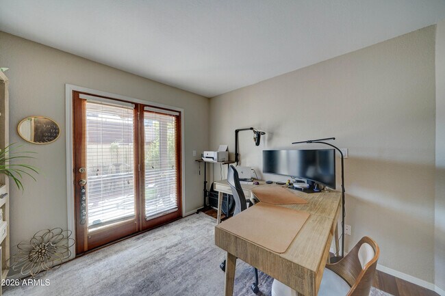 Building Photo - 2511 E Shaw Butte Dr