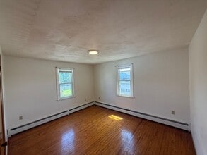 Building Photo - 520 Oak St