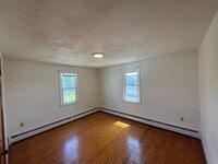 Building Photo - 520 Oak St