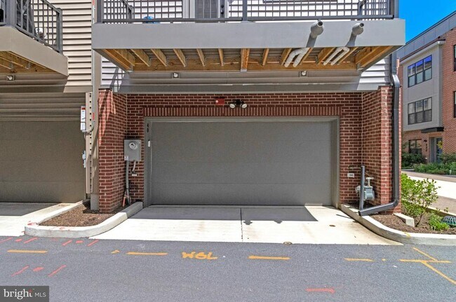 Building Photo - 40 Mural Walk NE