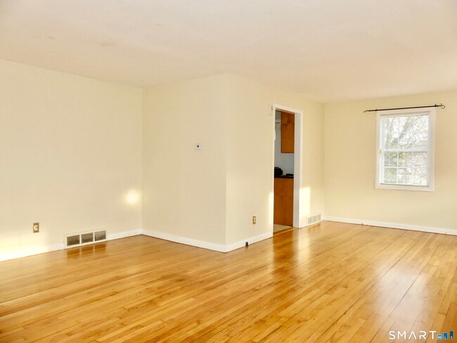 Building Photo - 12 W Rocks Rd