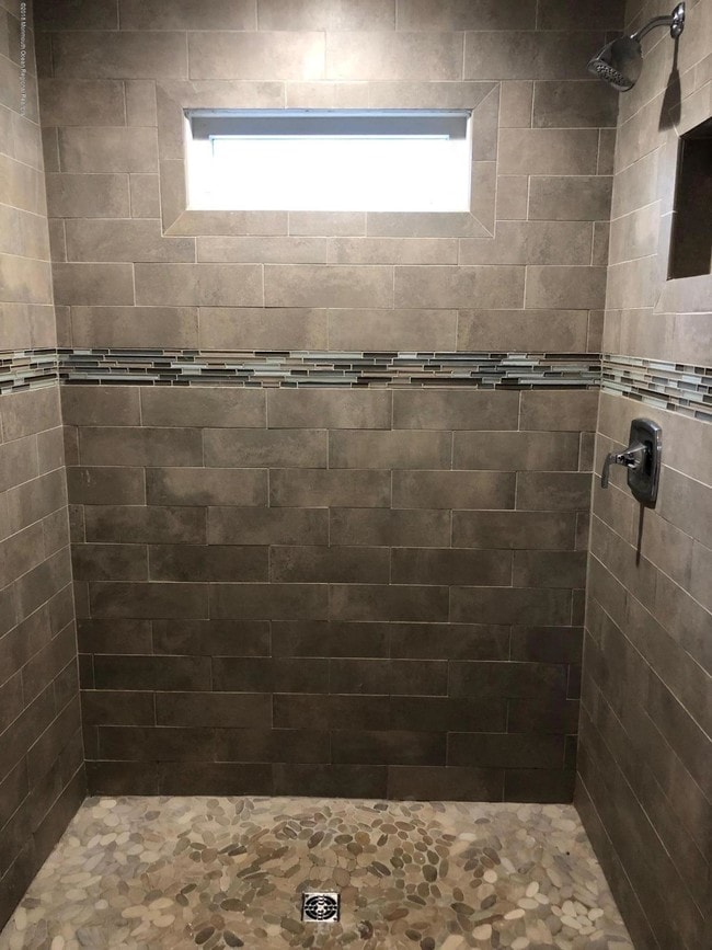 Building Photo - 3147 Hiawatha Ave