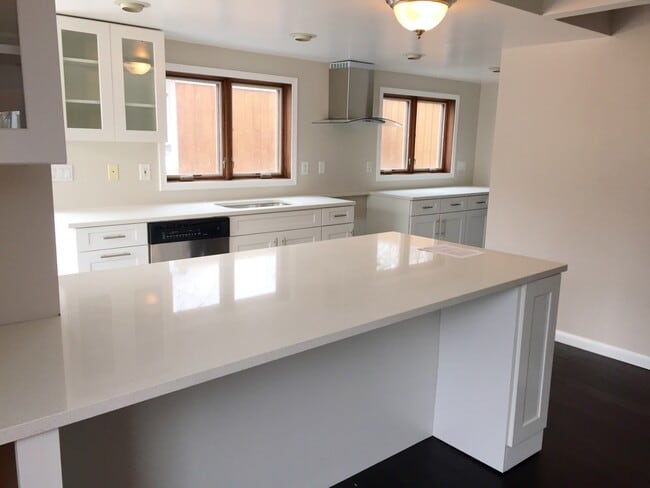 Building Photo - 127 Hyers St