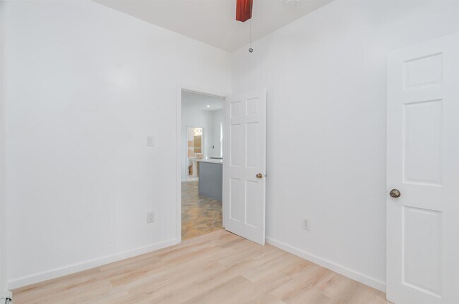 Building Photo - 147 Ave E