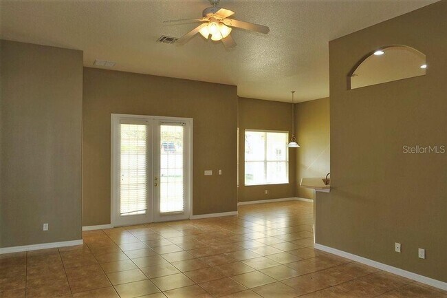 Building Photo - 4906 E Lake Cove Blvd