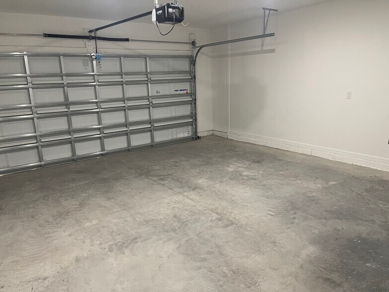 Building Photo - 14773 Summer Branch Dr