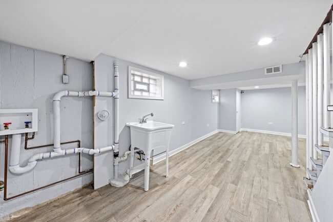 Building Photo - 5352 W 90th St