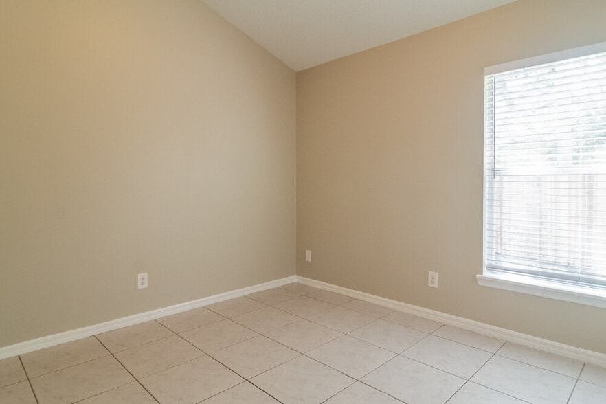 Building Photo - 2272 Grand Tree Ct