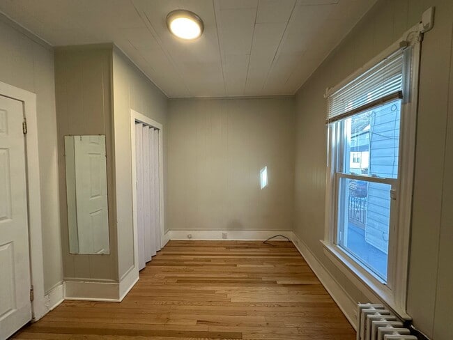 Building Photo - 54 Division St