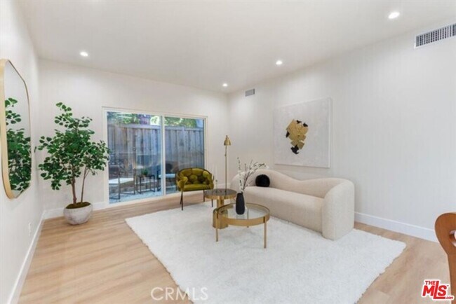 Building Photo - 22450 Dolorosa St