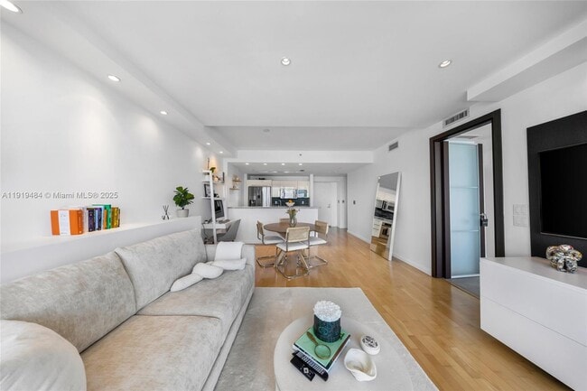 Building Photo - 601 NE 36th St