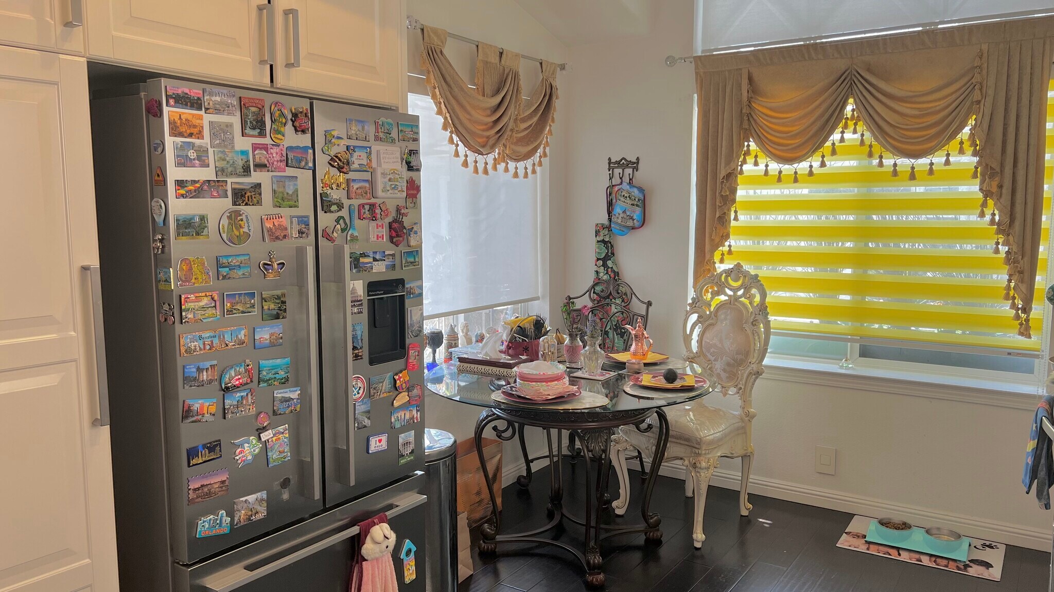 Dining area with dining table - 700 Lido Park Dr
