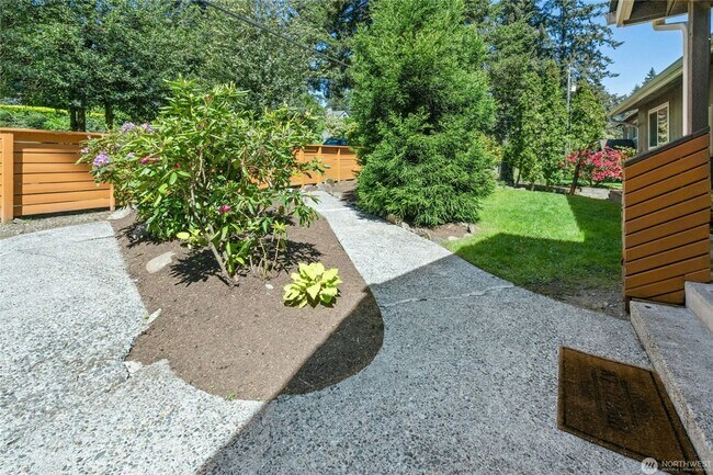 Building Photo - Spacious Richmond Highlands Retreat with Modern Updates & Flexible Living