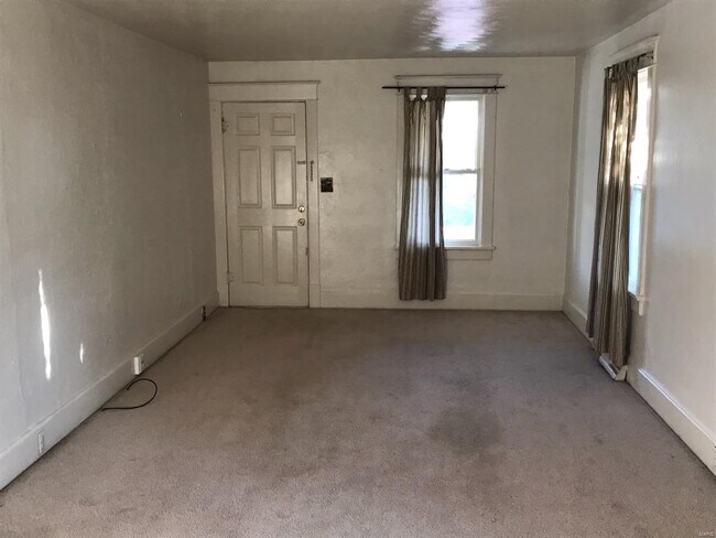 Building Photo - 2616 Plainview Terrace