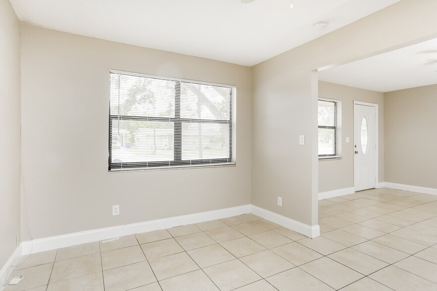Building Photo - 4620 SW 23rd St