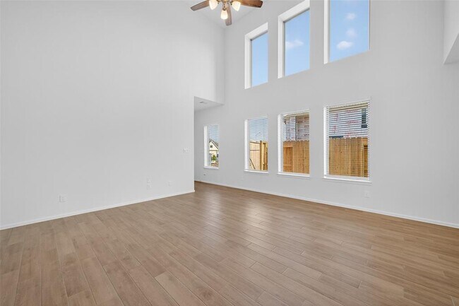 Building Photo - 10730 Aquila Star Dr