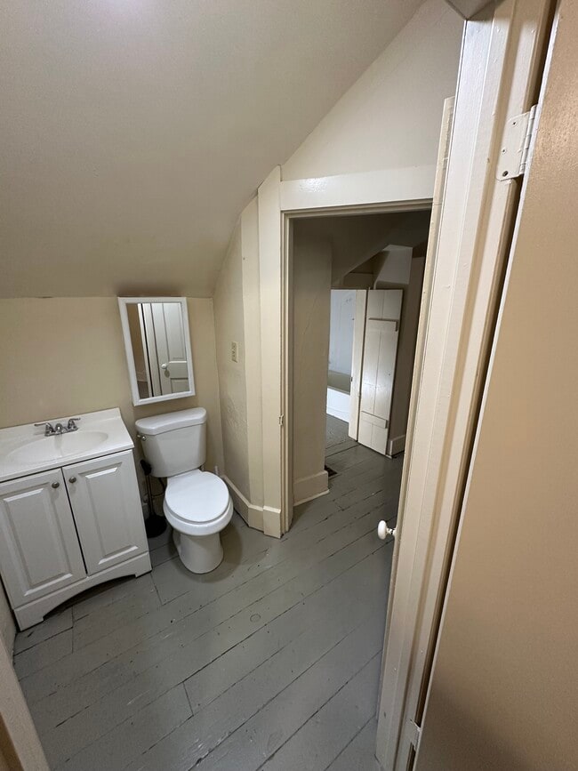 Building Photo - 610 S Green St