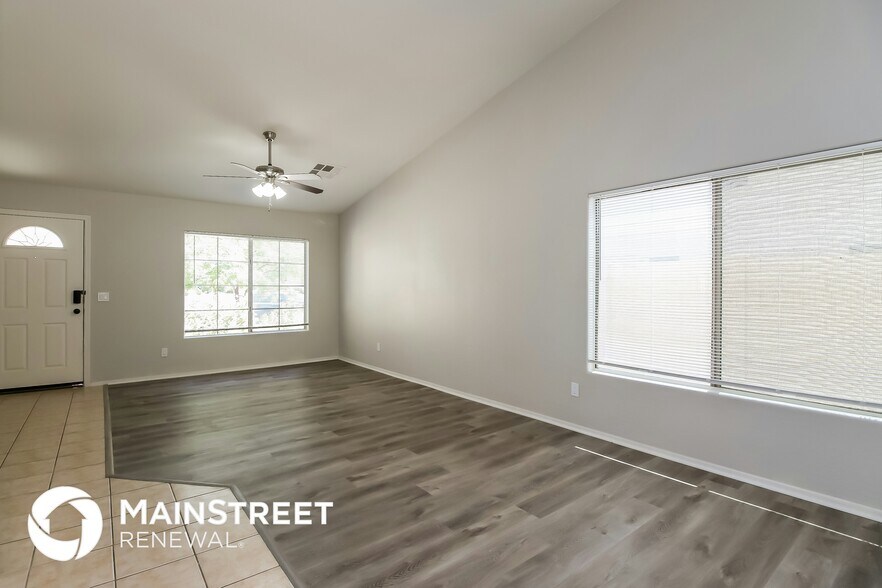 Building Photo - 44035 W Snow Dr