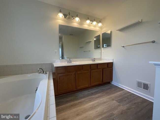 Building Photo - 117 Leather Fern Way