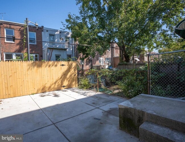 Building Photo - 2521 S Dewey St