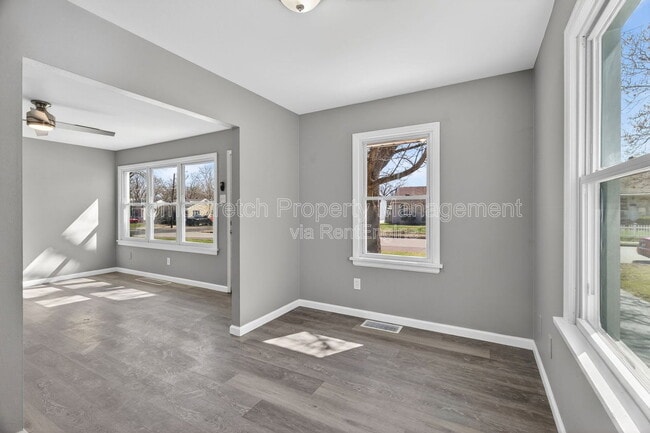 Building Photo - 9625 Theodosia Ave