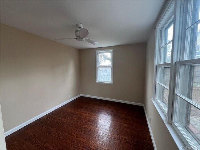 Building Photo - 3180 Lincoln Dr