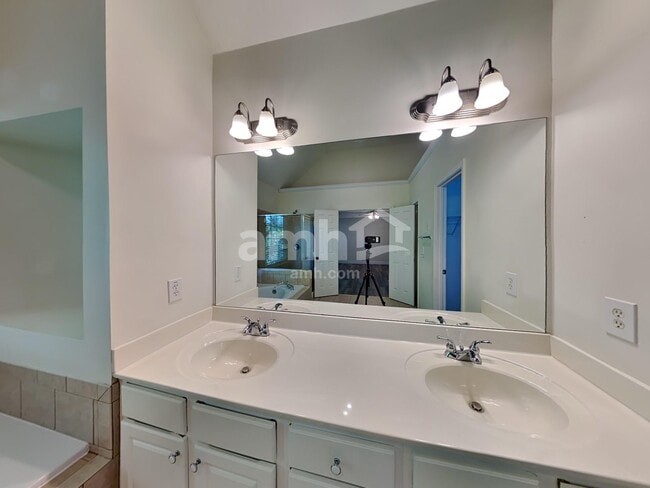 Building Photo - 956 Chippewa Oak Dr
