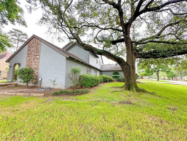 Primary Photo - 560 Brandon Rd