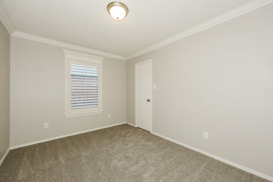 Building Photo - 807 Ponselle Dr