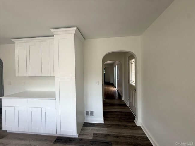 Building Photo - 11 Willow Ln