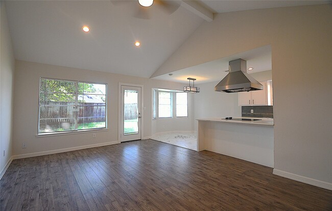 Building Photo - 9243 Friendship Rd