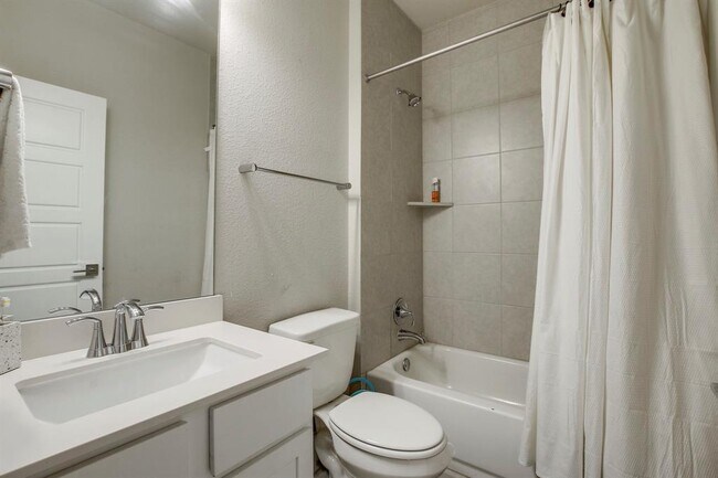 Building Photo - 501 Peace Dr