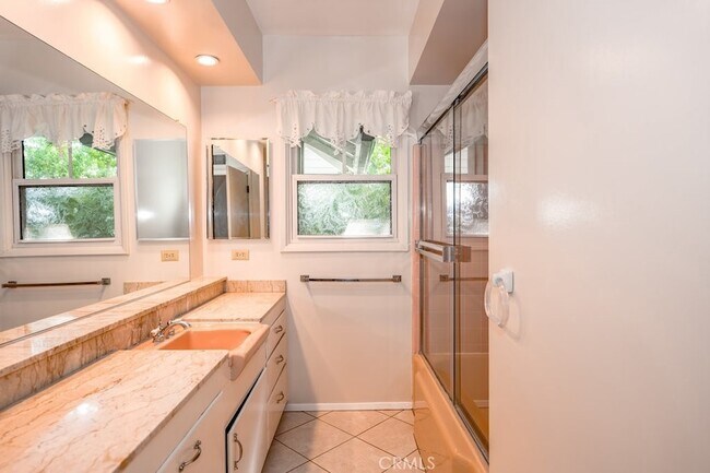 Building Photo - 3547 Henrietta Ave