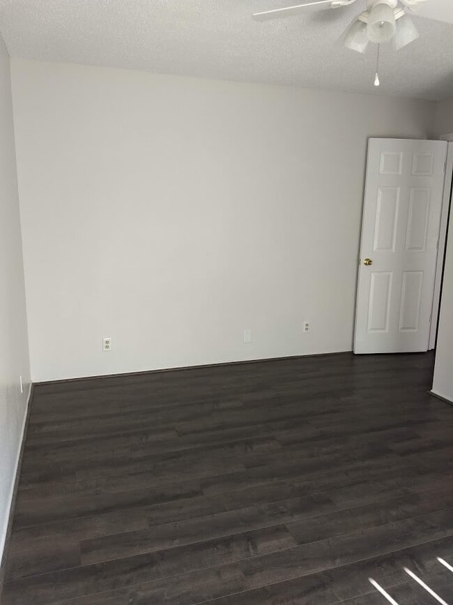 Building Photo - 29 Lakeshore Terrace