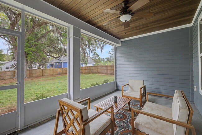 Building Photo - 7492 Sunny Mariana Ct