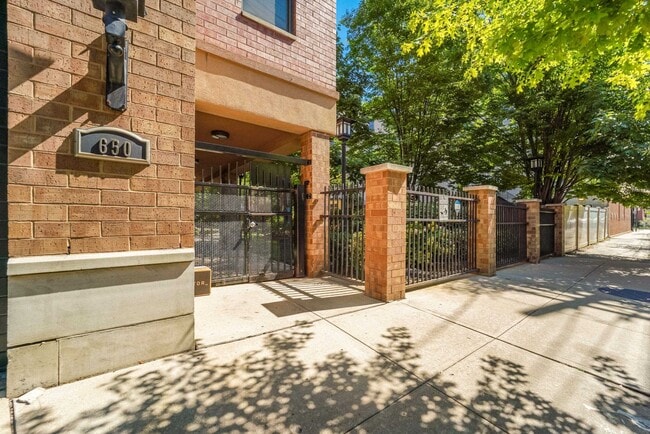 Building Photo - 650 2nd St