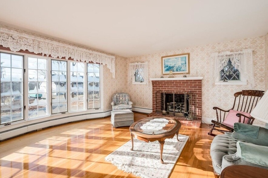 Building Photo - 45 Weare