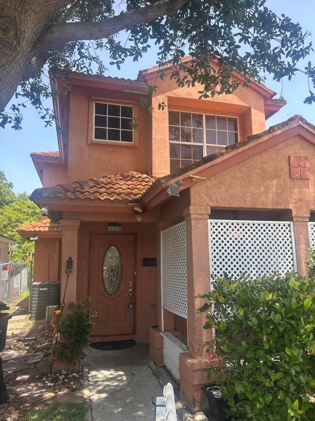 Primary Photo - 522 S E St