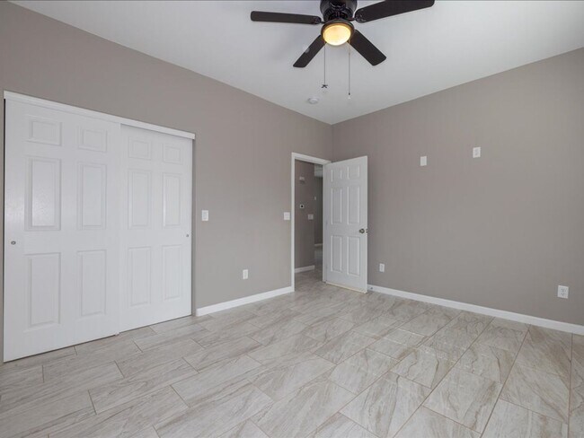 Building Photo - 2 Bedroom 1 Bathroom