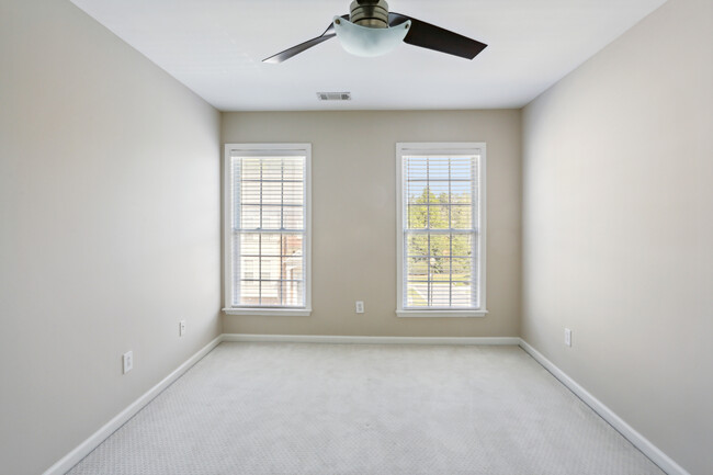 Building Photo - Beautiful townhouse in Westbury at Vinings...