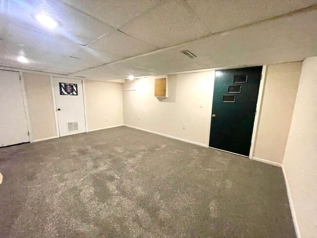 Building Photo - Spacious Ranch in Old Towne – Incredible V...